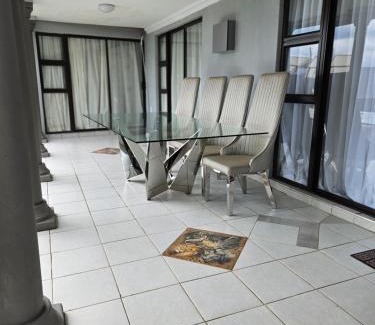 Mogwase Bed & Breakfast | Elitha Boutique Bed and Breakfast