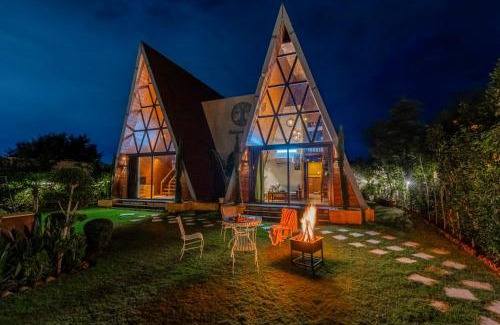 Sanganer Villa | ELIVAAS 4 BHK Pvt Pool & Party Hall - Oakwood Cottages