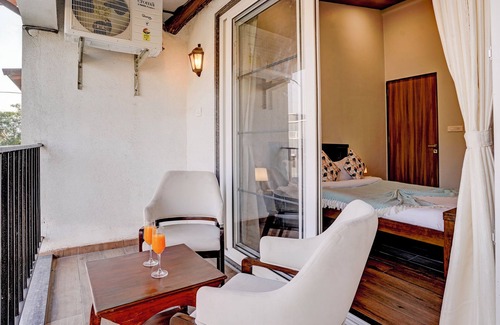 Kune Village Hotel | Elivaas Irene Jade 3BHK Pvt Pool Garden with Balconies