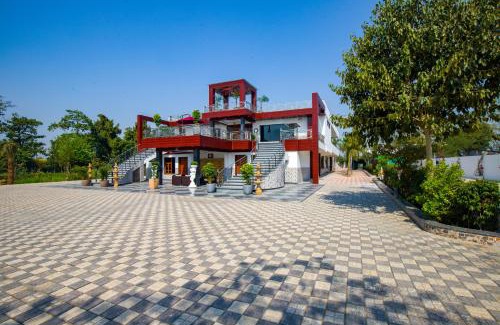 Faridabad Villa | ELIVAAS Ivory estate 5 BHK Farm with Pvt Pool, Gazebos & Lounge Area