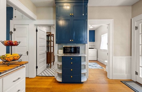 Springfield Apartment | Elizabeth Page House: Close to UO/Downtown Eugene