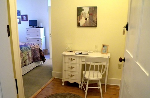 Canandaigua Bed & Breakfast | Elizabeth's Retreat - Garden View