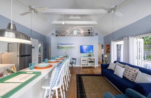 Old Town House | ELIZABETH'S SECRET: 3/2 In Old Town Key West, with a Private pool and Parking