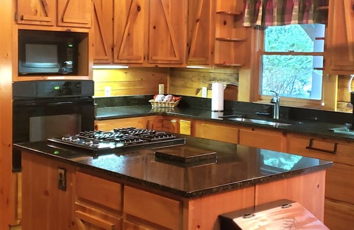 Maggie Valley Cabin | Elk Buck Gift Card, Rushing Creek, Hot Tub, Firepit, Wood Fireplace, WiFi, A/C