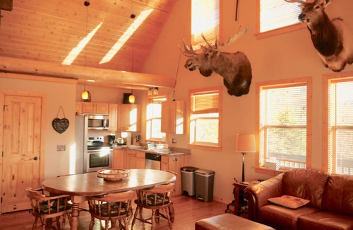 Emigrant Cabin | Elk Cabin - Fish the Beautiful Yellowstone River