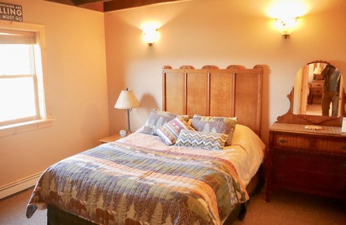 Emigrant Cabin | Elk Cabin - Fish the Beautiful Yellowstone River