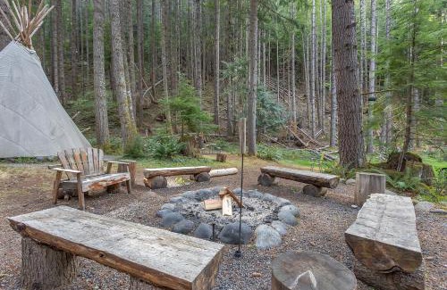 Enumclaw House | Elk Crossing Cozy Cabin at Crystal Mountain home