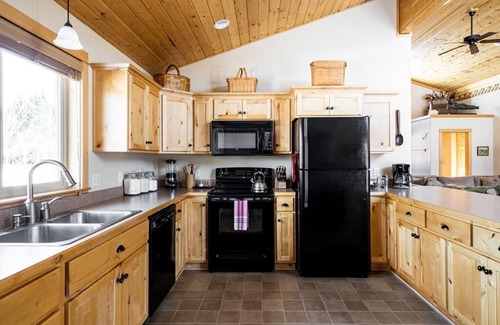 Lazy Acres House | Elk Crossing - Only 8 miles from West Yellowstone and the National Park!