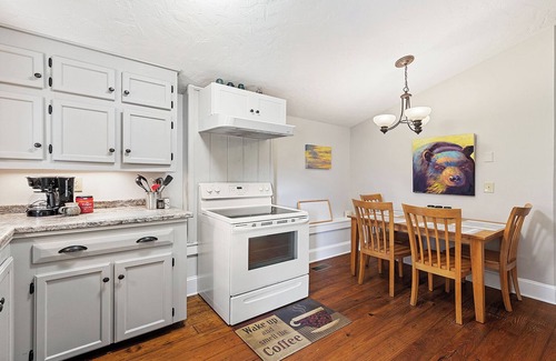 Maggie Valley Cabin | Elk hangout! Private Hot Tub, High-speed WIFI, peaceful sounds of the creek!