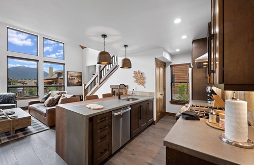 Estes Park Cabin | Elk Haven! Two Large Patios, Private Jacuzzi, Indoor/Outdoor Fireplace