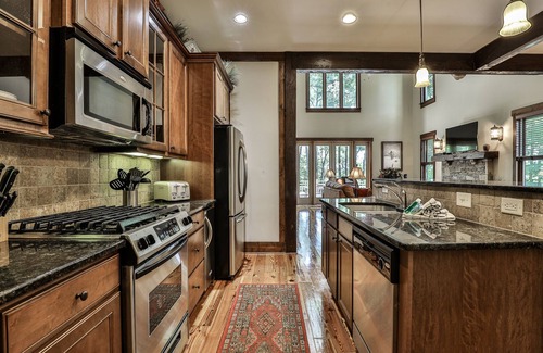 Big Canoe Cabin | ELK HORN | Charming MOUNTAIN Lodge with COZY Fireplace & Amenities in Fantastic Location !