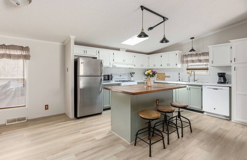 Elk Rapids House | 🌺 Elk Retreat: Newly Renovated 3BDR Vacation Home in Elk Rapids