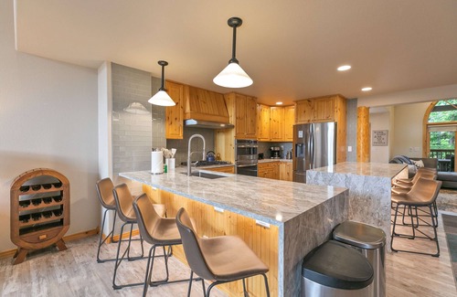 Four O'Clock House | Elk Ridge Imperial Townhome: Spacious, Hot Tub