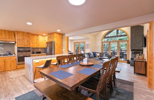 Four O'Clock House | Elk Ridge Imperial Townhome: Spacious, Hot Tub