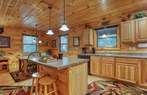 Cosby Cabin | Elk Run is a beautiful, two bedroom cabin situated directly on Cosby Creek.