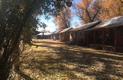 Chama Hotel | Elkhorn Lodge