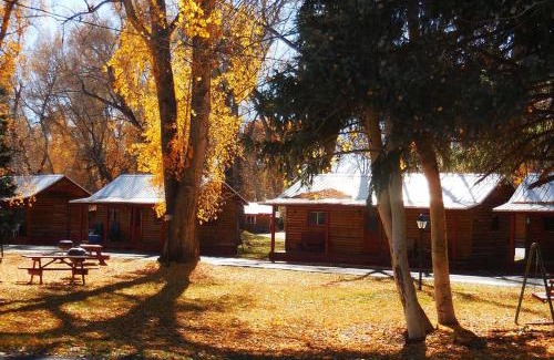 Chama Hotel | Elkhorn Lodge