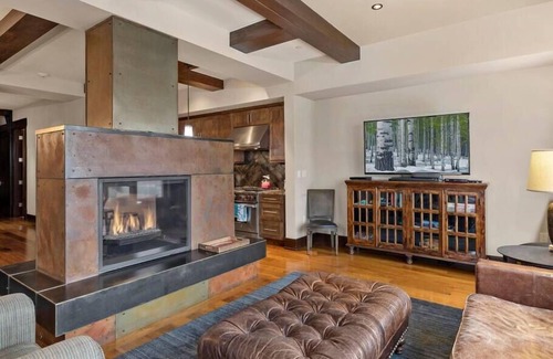 Mountain Village Condo | Elkstone: Hot tub, fireplace, views OH MY!