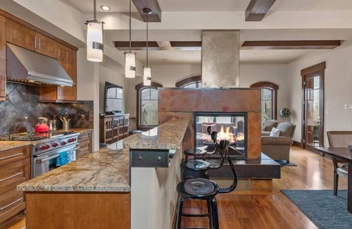 Mountain Village Condo | Elkstone: Hot tub, fireplace, views OH MY!