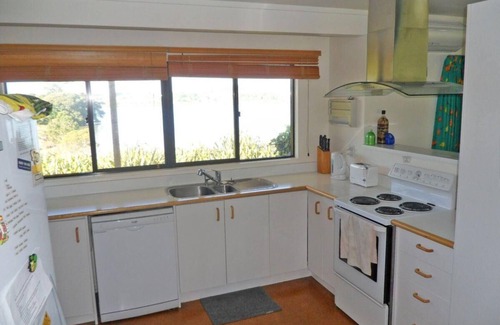 Mangawhai Heads House | Ella's Estuary Retreat - Kiwi bach with estuary views and close estuary access in peaceful setting