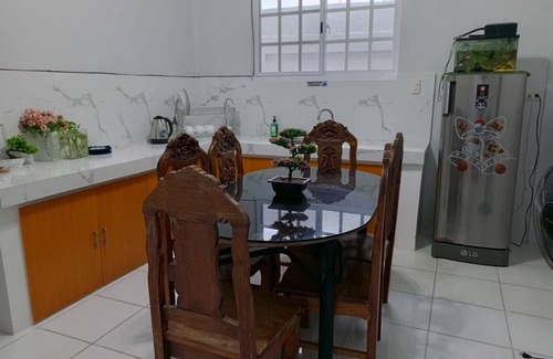 Urdaneta City House | Ella's Home Urdaneta City- 3 rooms, 2 bath, max 8 guests- Cold AC, Free Wi-Fi