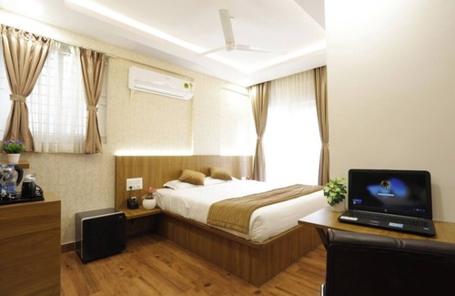 Vyalikaval HBCS Layout Hotel | ELLEGANT INN