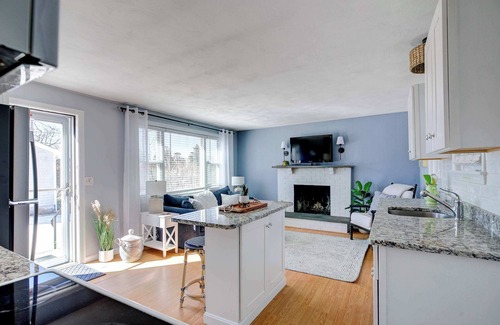 Newport East House | Ellery Bungalow #51- Island Calm Near Newport