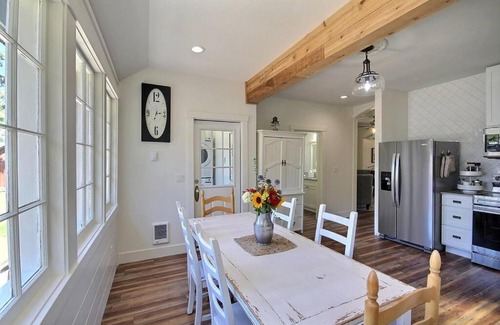 Roslyn Villa | Ellie & Em's - A historic home in downtown Roslyn