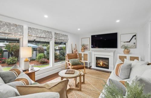 Coffs Harbour House | Ellie's Grand Escape - Sleeps 10 Pool Spa Amazing!