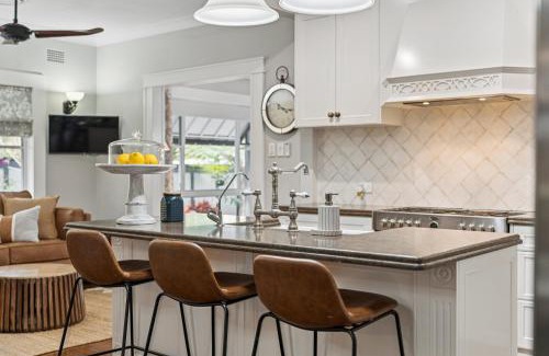 Coffs Harbour House | Ellie's Grand Escape - Sleeps 10 Pool Spa Amazing!