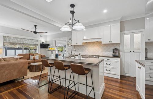 Coffs Harbour House | Ellie's Grand Escape - Sleeps 10 Pool Spa Amazing!