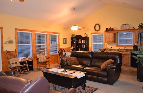 Sloans Valley House | Ellie's Place at Lake Cumberland- Cozy Retreat with great Mountain Views