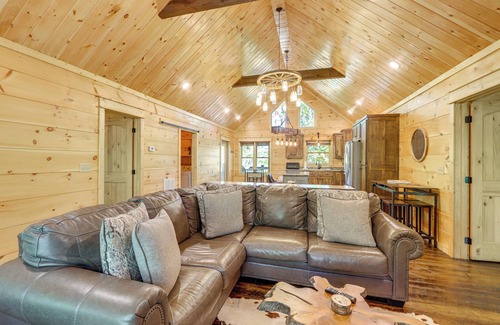 Ellijay Cabin | Ellijay Mountain Cabin w/Hot Tub & Spacious Deck
