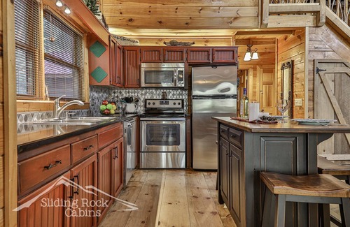 Ellijay Cabin | Ellijay River flat land, rustic, hot tub, pet friendly-fenced yard.