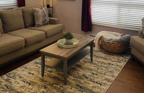 Leamington Apartment | Elliott Up Top! Centrally located