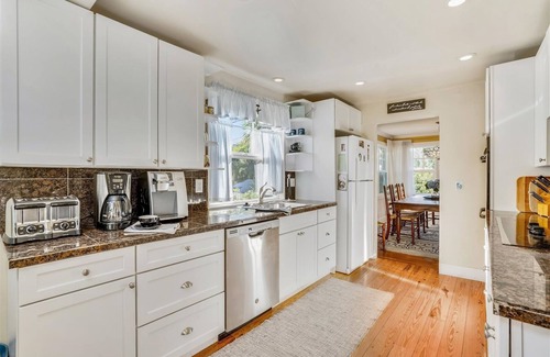 Cannon Beach House | Elliott Way Cottage - Beachcomber Vacation Homes