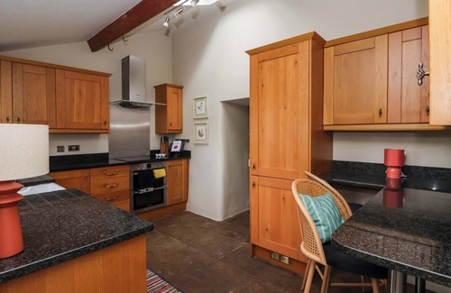 Airton House | ELLIS HOUSE, family friendly, character holiday cottage in Airton