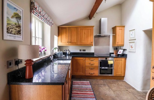 Airton House | ELLIS HOUSE, family friendly, character holiday cottage in Airton