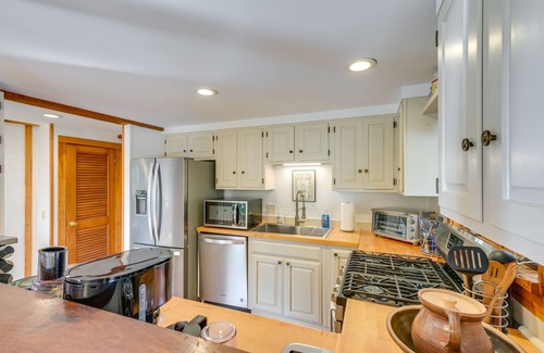 Ellsworth House | Ellsworth Home ~ 18 Mi to Acadia Nat'l Park!