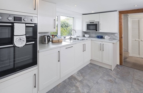 Caldbeck Cottage | ELLWOOD HOUSE, pet friendly, with a garden in Caldbeck