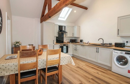 Loppington Cottage | ELM BARN, pet friendly, with a garden in Wem