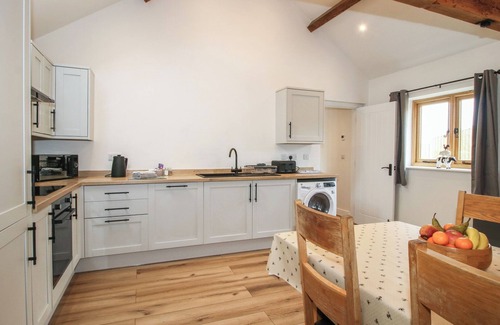 Loppington Cottage | ELM BARN, pet friendly, with a garden in Wem