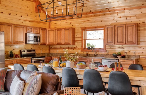 Gatlinburg - Pigeon Forge Cabin | Elm by AvantStay | Mountain Side Cabin w/Movie Theatre, Indoor Pool, & Views