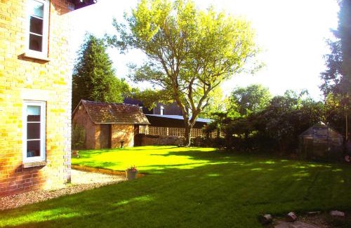 Alvescot House | Elm Cottage