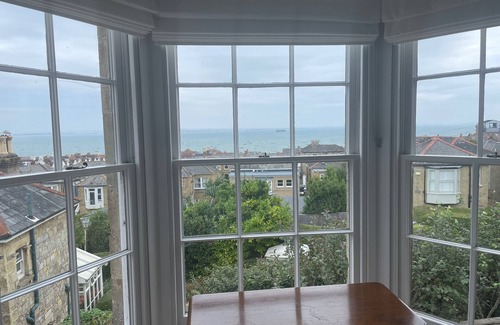 Seaview Cottage | Elm Cottage retreat perched in the heart of Seaview with stunning coastal views!