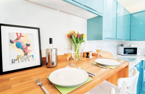 Ely Cottage | Elm Cottage - Stylish & Sunny Studio Flat with Countryside Views