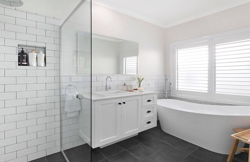 Berry House | Elm Cottage – with gorgeous, iconic escarpment views to Berry Mountain
