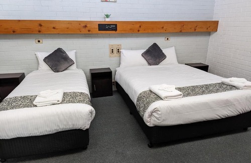 Albury Hotel | Elm Court Motel