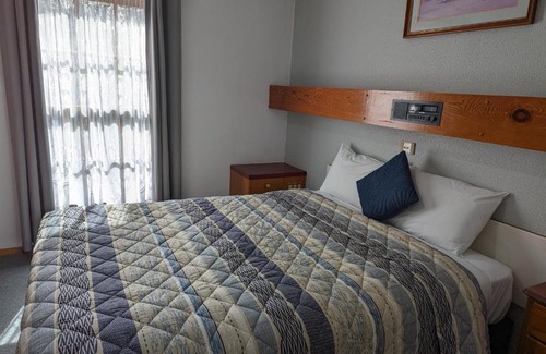 Albury Hotel | Elm Court Motel