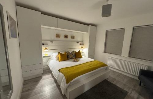 Schull House | Elm Grove